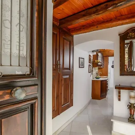 בית נופש Traditional Castle House Ii