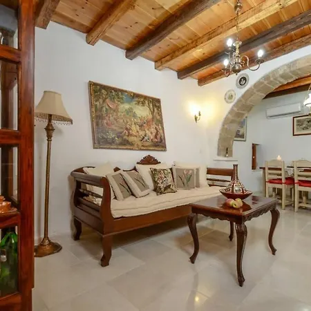 בית נופש Traditional Castle House Ii
