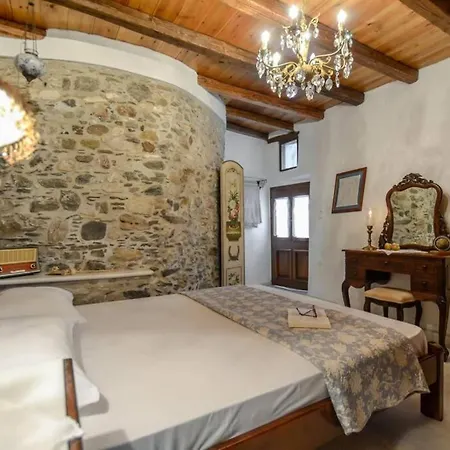 בית נופש Traditional Castle House Ii