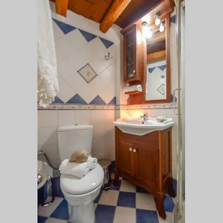 Traditional Castle House Ii בית נופש Naxos City
