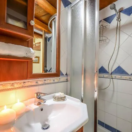 בית נופש Traditional Castle House Ii *